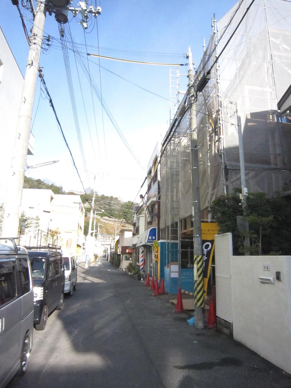 Local photos, including front road. Local shooting