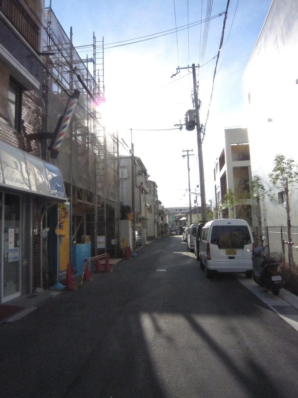 Local photos, including front road. Local shooting