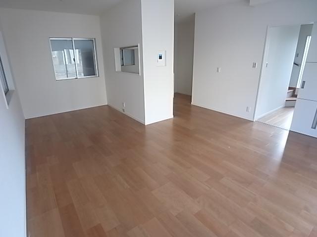 Same specifications photos (living)