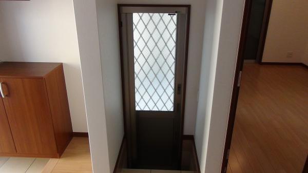 Other introspection. Entrance to the parking lot