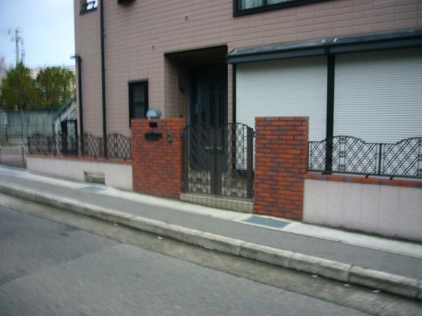 Entrance. Approach photo