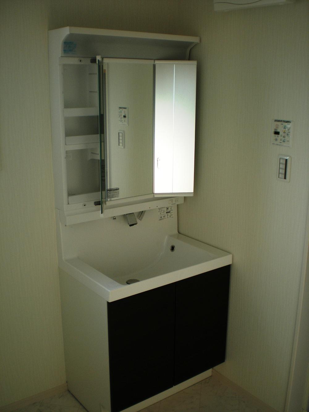 Wash basin, toilet. Indoor (10 May 2012) shooting