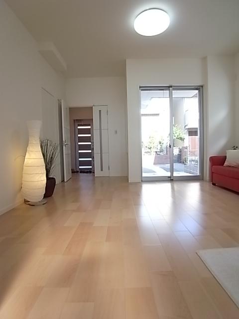 Same specifications photos (living)