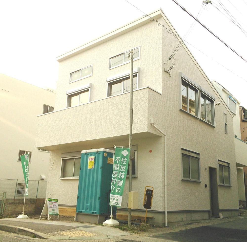 Local appearance photo. Local (11 May 2013) Shooting