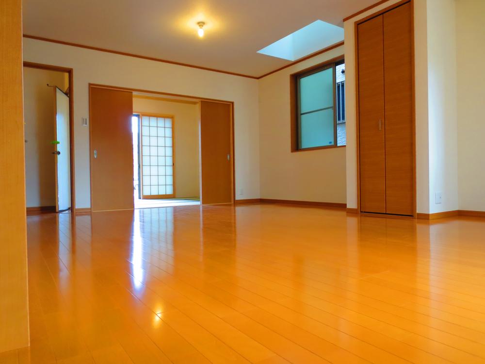 Living. Bright and spacious living 19 Pledge. How to use a variety.