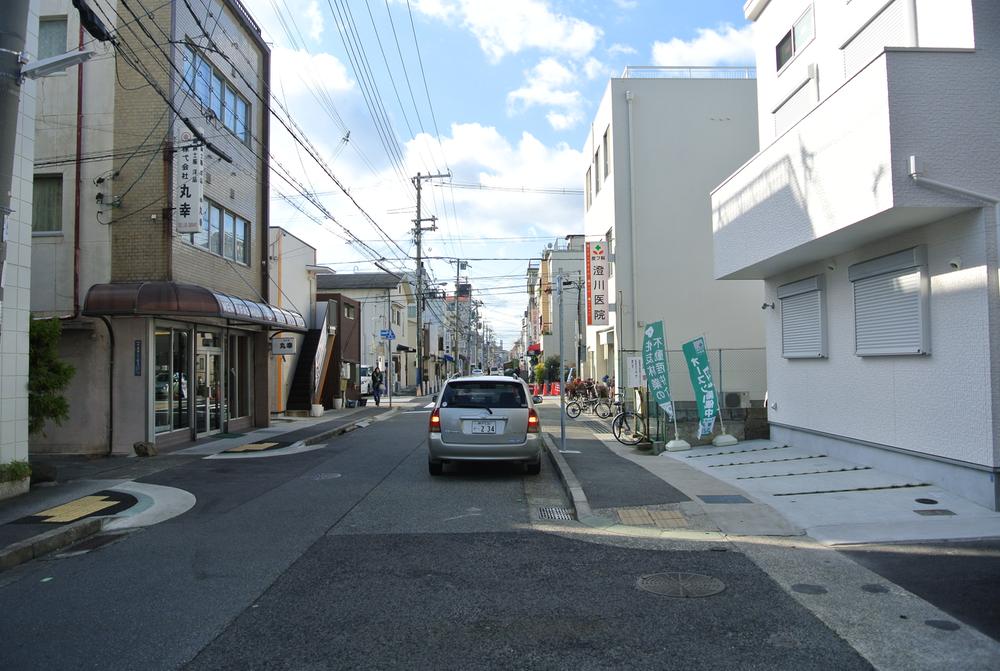 Local photos, including front road. Local (12 May 2013) Shooting