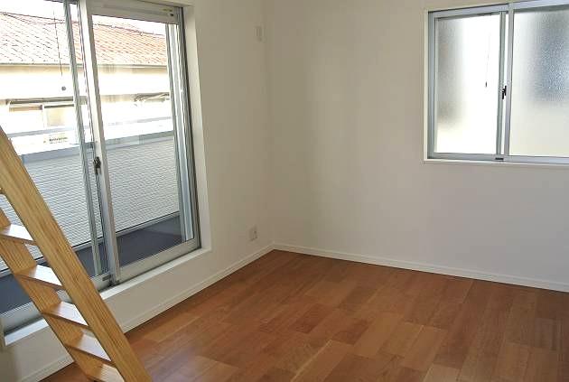 Non-living room. Indoor (12 May 2013) Shooting