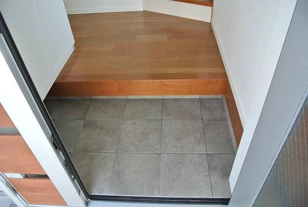 Entrance. Local (12 May 2013) Shooting