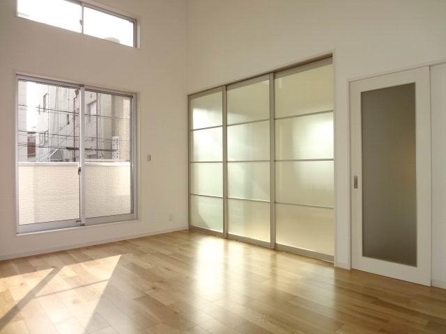 Living. Second floor living room. LDK16.5 Pledge. Floor heating (nook) 3 system. Balcony. Gradient ceiling ・ There is a sense of relief at Haisasshi.
