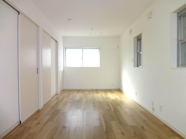 Non-living room. 1 Kaiyoshitsu 10.5 Pledge. 3 face lighting. It can be changed to two rooms in the partition construction.