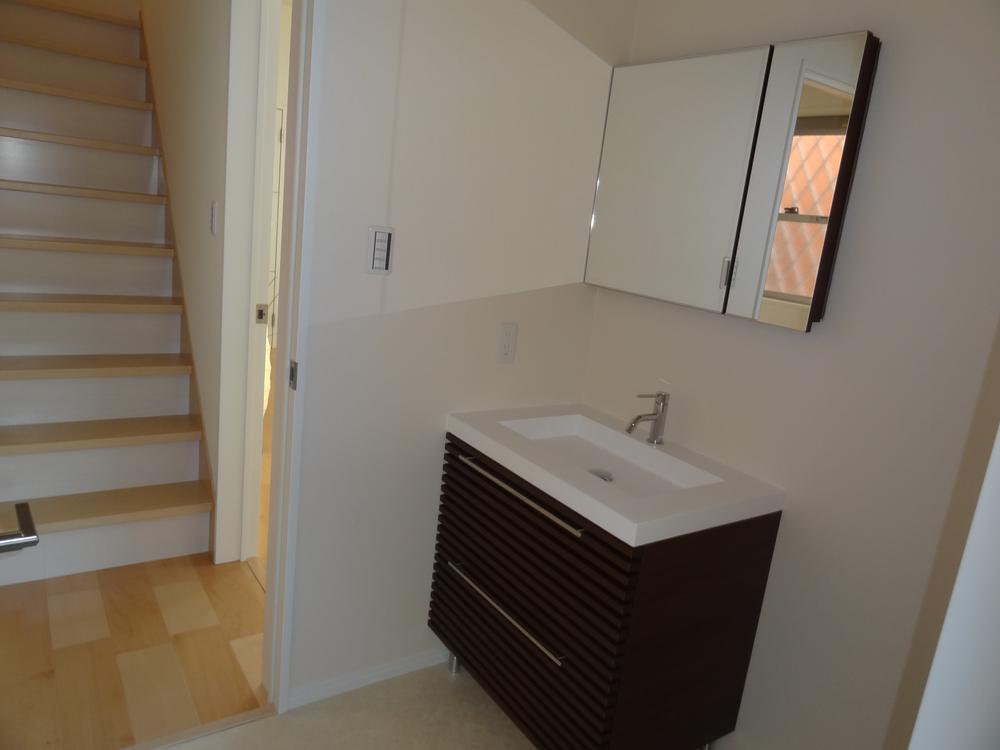 Wash basin, toilet. Indoor (11 May 2013) Shooting