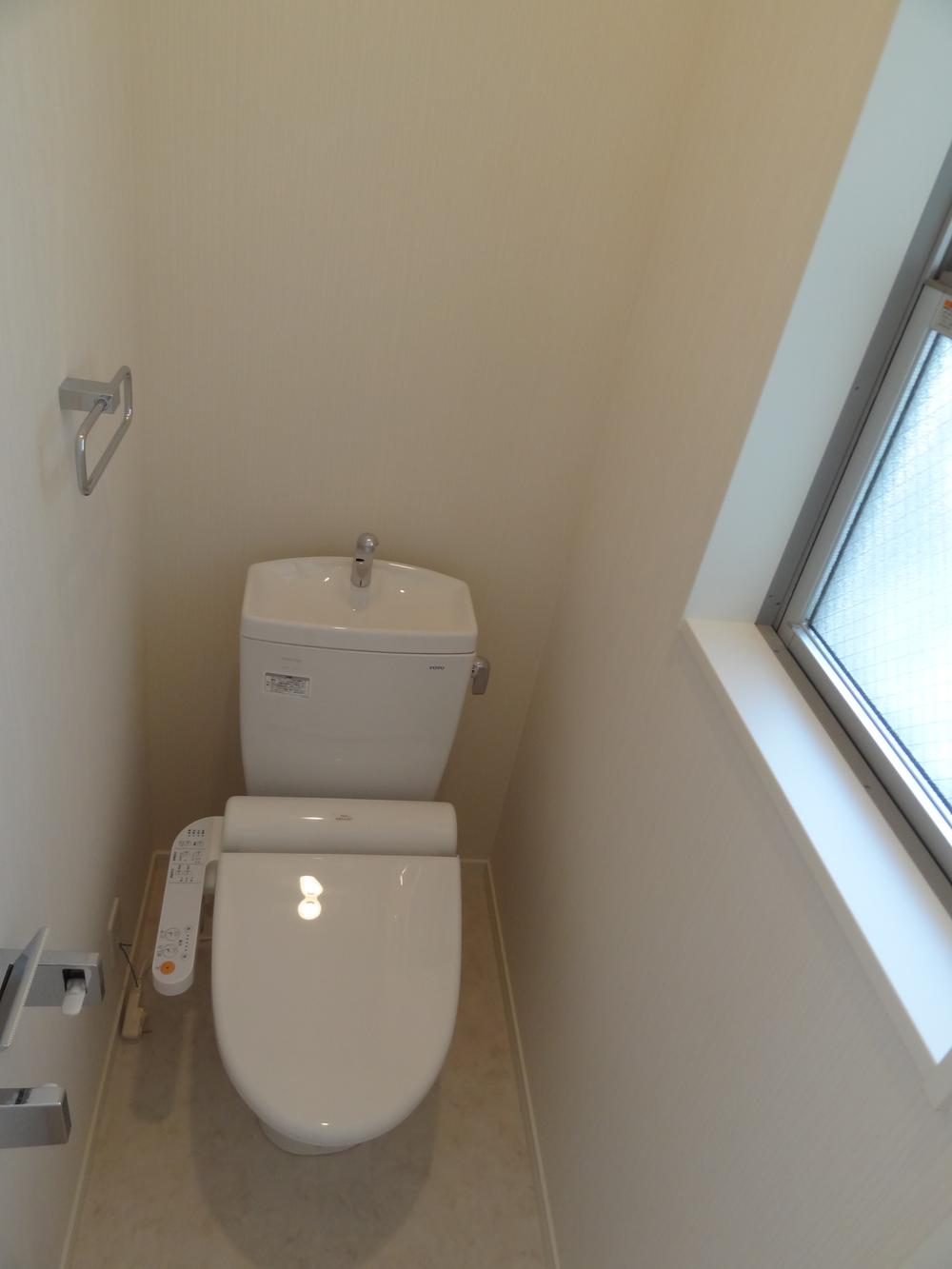 Toilet. Indoor (11 May 2013) Shooting