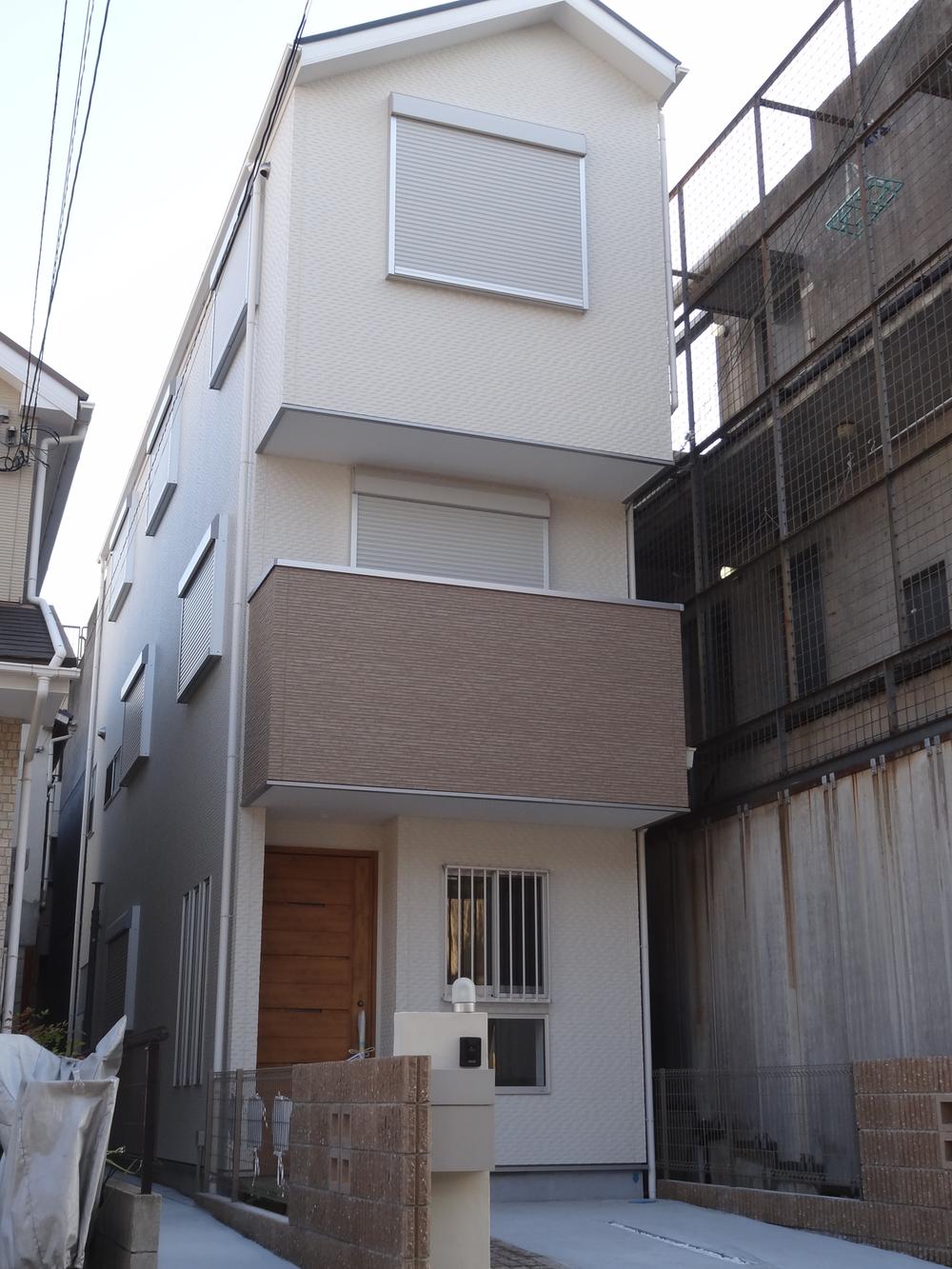 Local appearance photo. Local (12 May 2013) Shooting