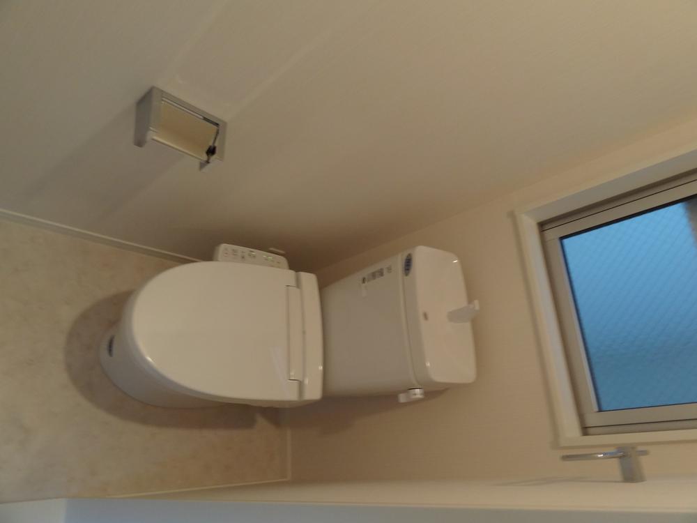 Toilet. Indoor (12 May 2013) Shooting