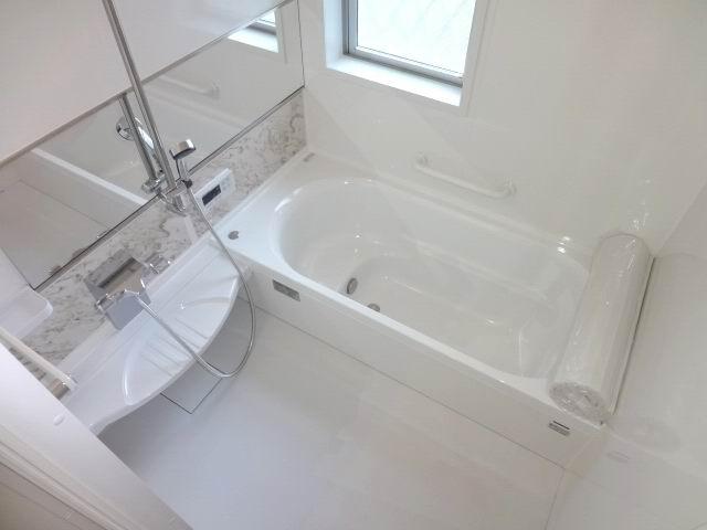 Bathroom. First floor bathroom. Dry floor ・ System bus with drying heater.