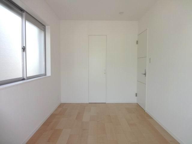 Non-living room. 2 Kaiyoshitsu 6 Pledge. balcony ・ loft ・ With closet. It is a two-sided lighting