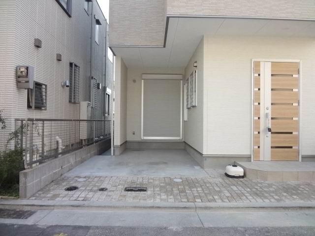 Parking lot. With carport. High roof vehicles Allowed.