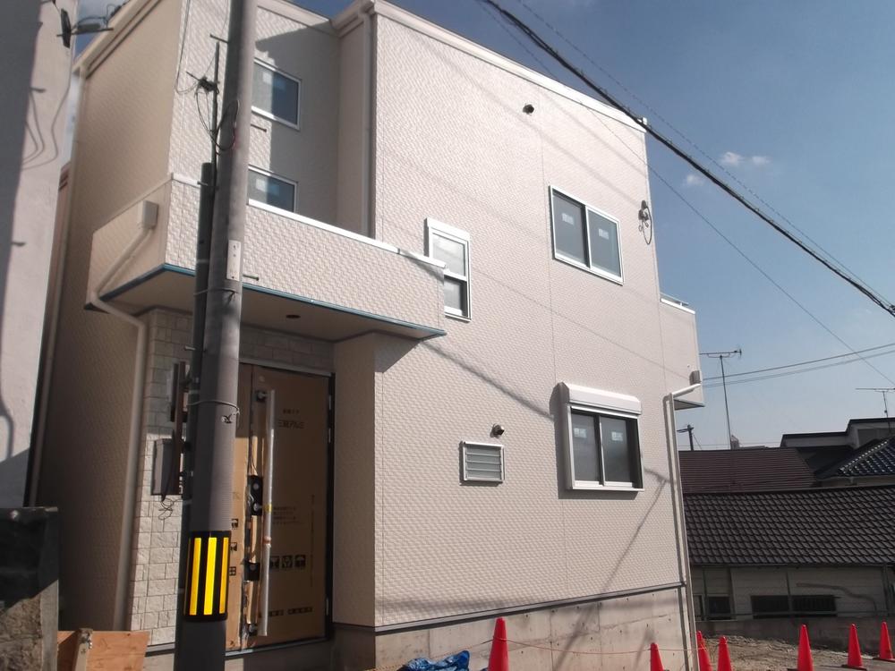 Local appearance photo. Local (12 May 2013) Shooting