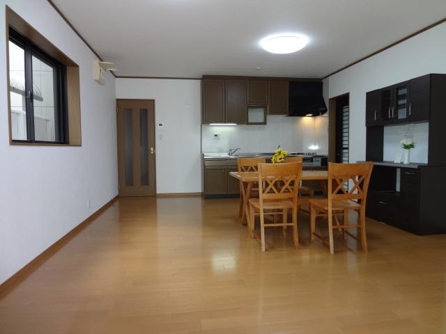 Living. First floor LDK17 Pledge. Is a cross stuck Kawasumi.