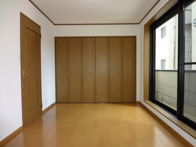 Non-living room. 2 Kaiyoshitsu 7.5 Pledge. closet ・ Balcony. Is a cross stuck Kawasumi.