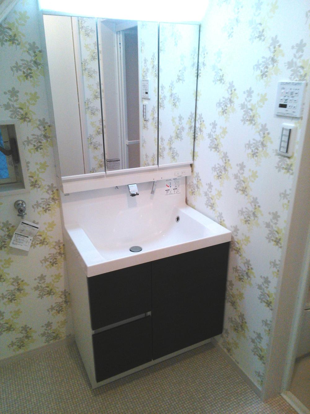 Wash basin, toilet. Indoor (July 2013) Shooting