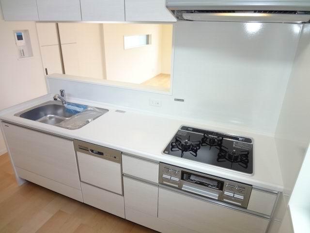 Kitchen. First floor kitchen. Down Wall ・ Dish washing dryer with system Kitchen.