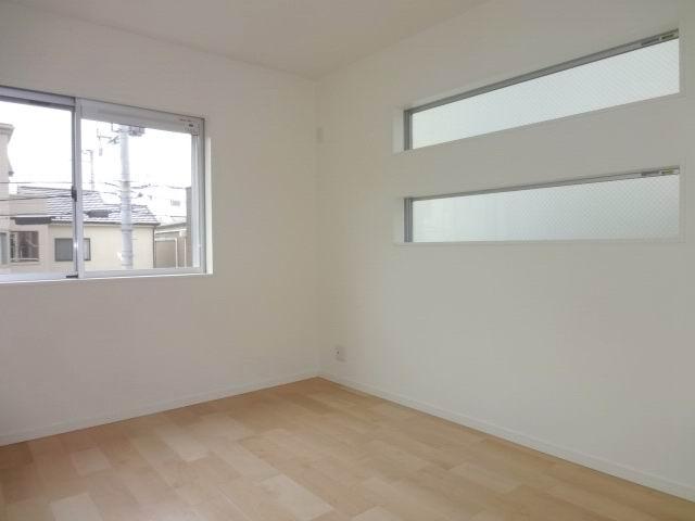 Non-living room. 2 Kaiyoshitsu 6 Pledge. 3 face lighting. It is with a closet.