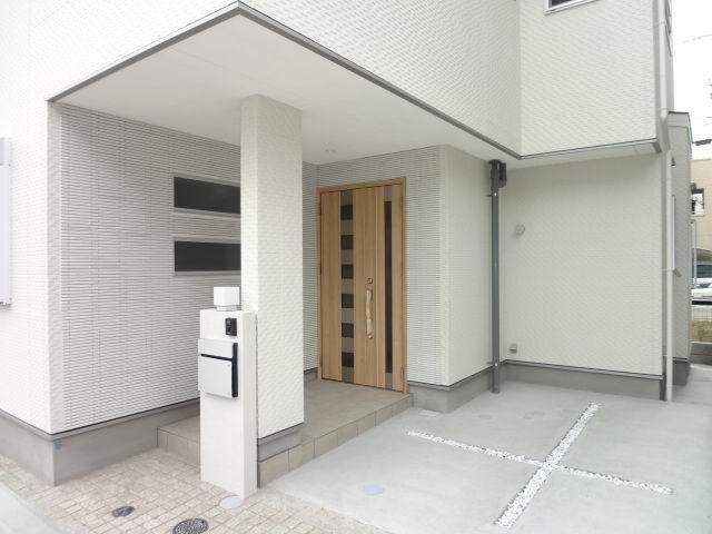 Parking lot. With carport. High roof vehicles Allowed.