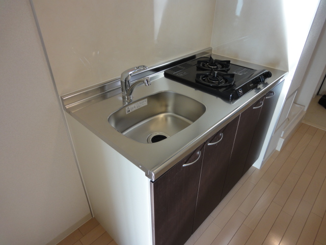 Kitchen. Gasukitchin is 2-neck.