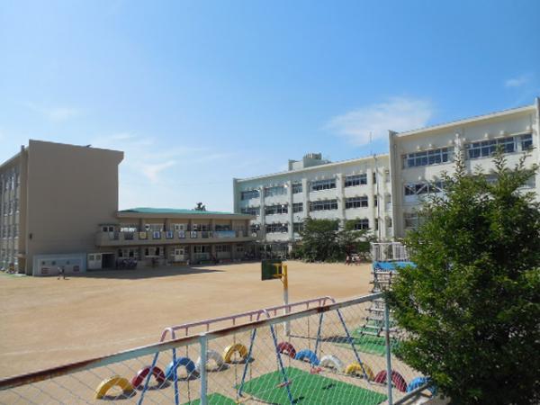 Primary school. Arinodai until elementary school 1590m Arinodai elementary school