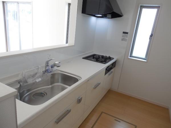 Kitchen. Wife also rejoice face-to-face kitchen!