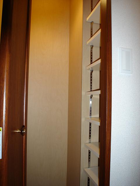 Receipt. Convenient shoes cloak