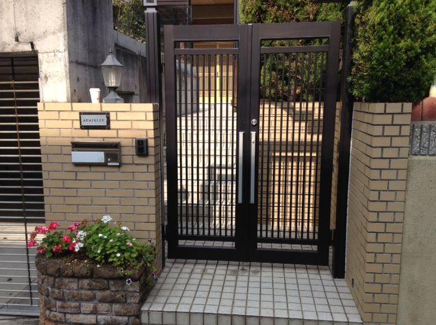 Entrance. Local (11 May 2013) Shooting