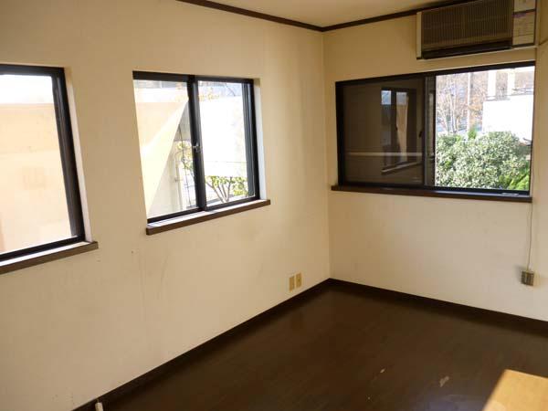 Non-living room. Indoor (12 May 2013) Shooting