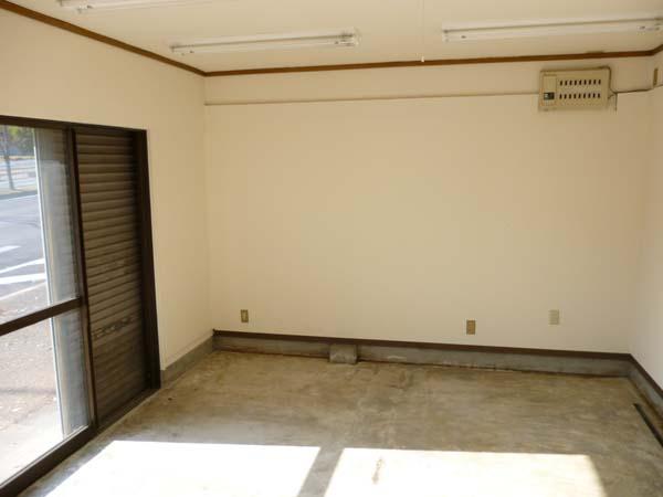 Non-living room. In the first floor store (December 2013) Shooting