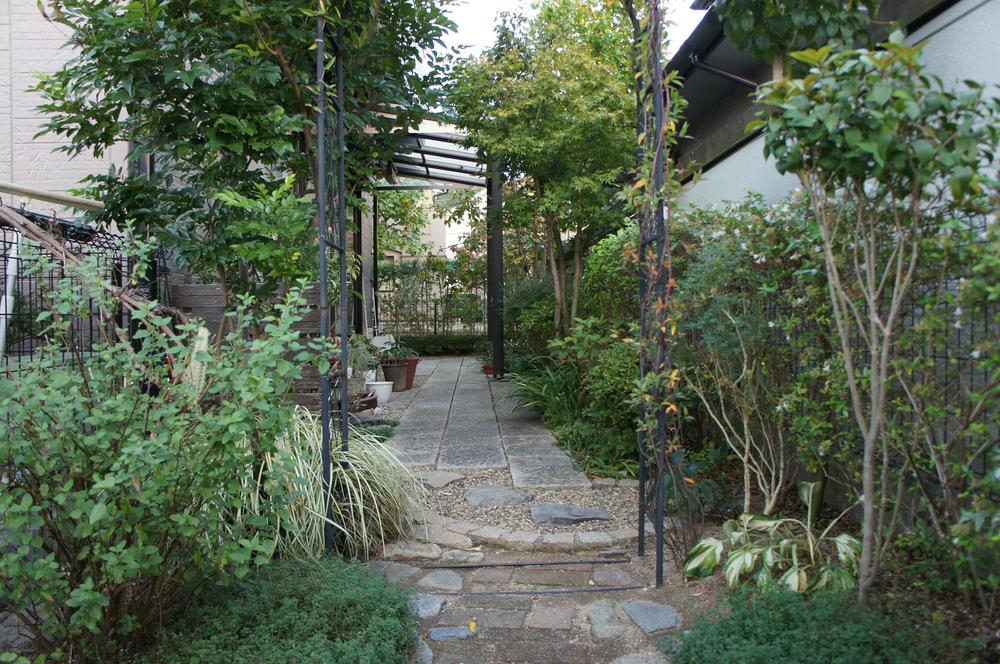 Garden. Local (10 May 2013) Shooting