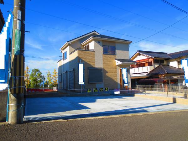 Local appearance photo. Parking in the land 100 square meters 4 cars, There is also a garden. 