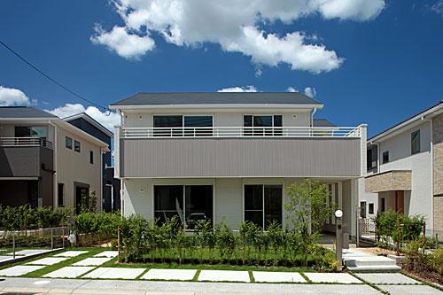 Building plan example (exterior photos). The front of the balcony is characteristic No. 53 destinations. Large space is safe entrance before porch even without wet when the rain, which is also depth of about 3M.