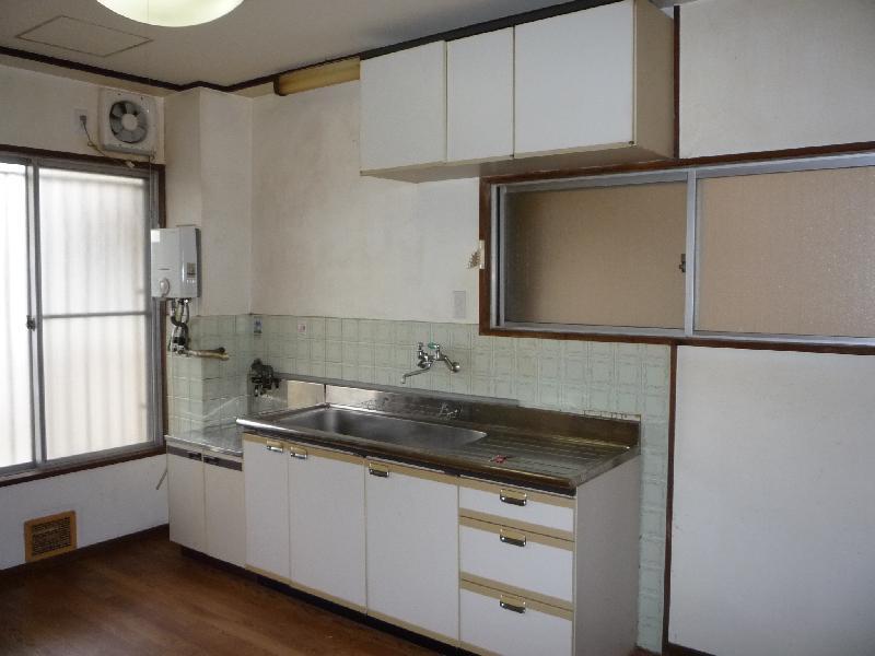 Kitchen. Gas stove installation Allowed