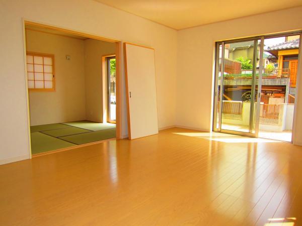 Same specifications photos (living). The company construction cases living