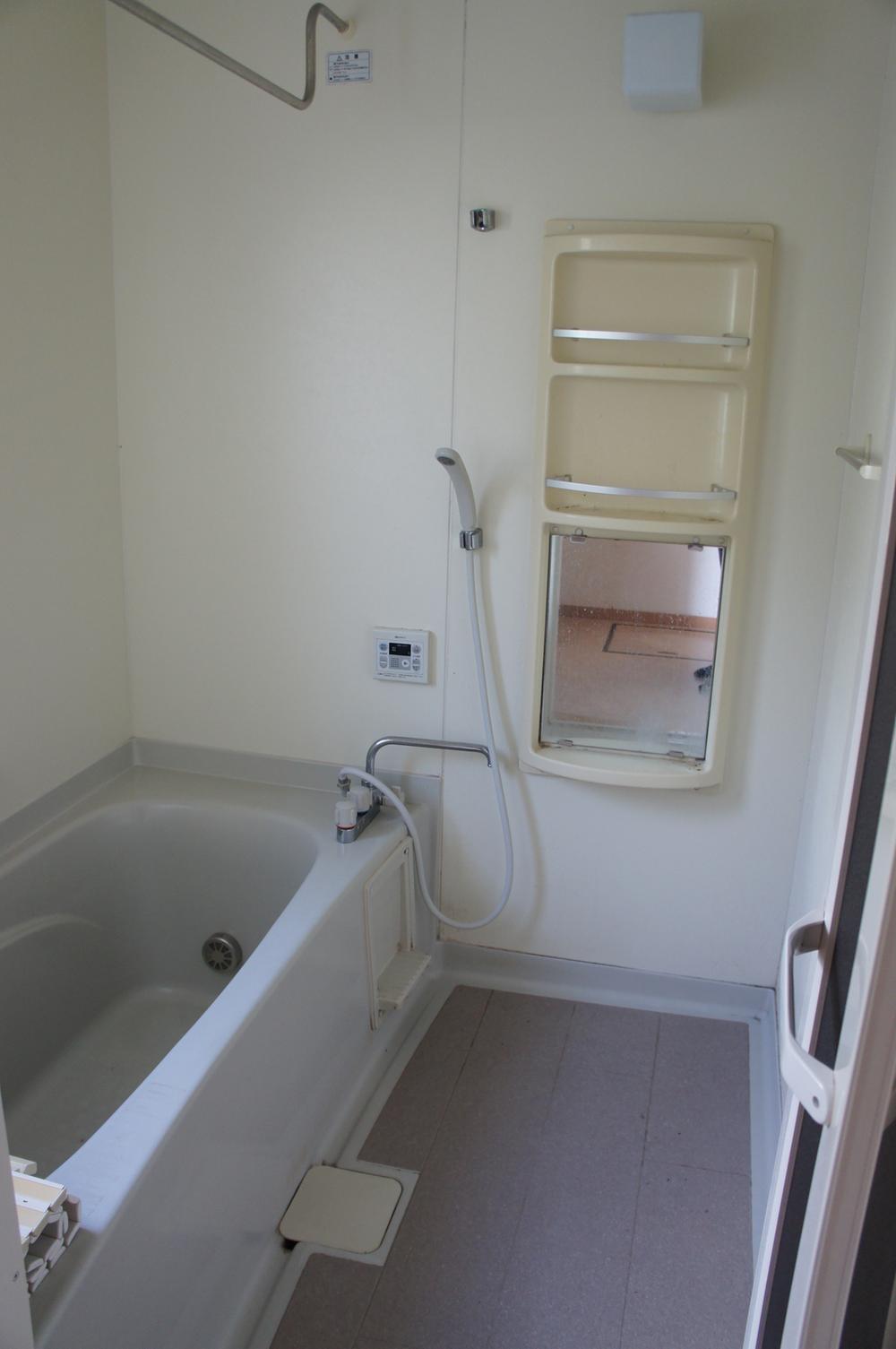 Bathroom. Indoor (10 May 2013) Shooting