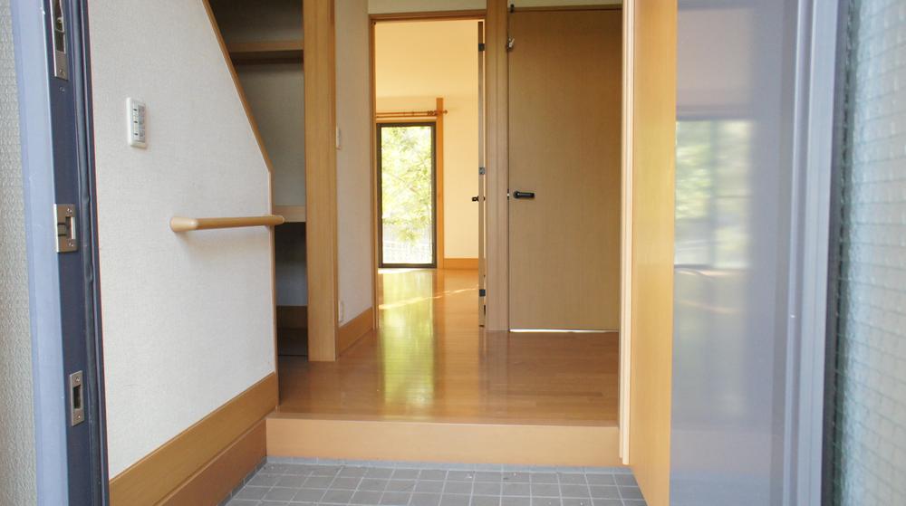 Entrance. Local (10 May 2013) Shooting