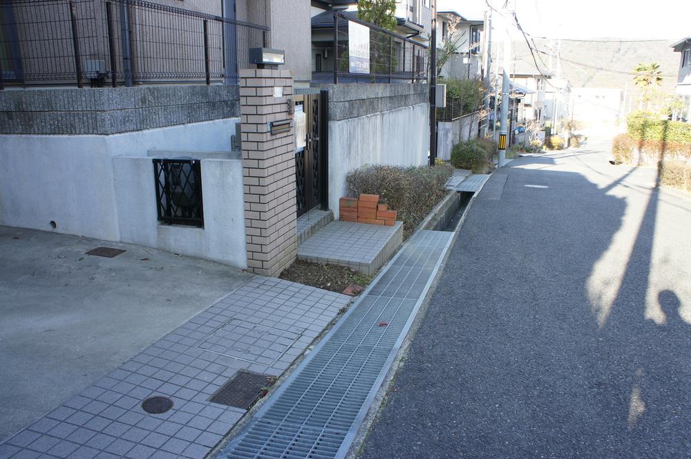 Local photos, including front road. Local (12 May 2013) Shooting