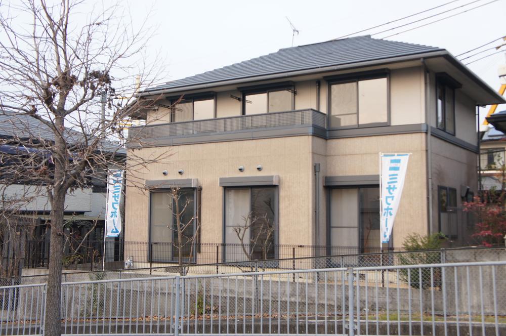 Local appearance photo. Local (12 May 2013) Shooting