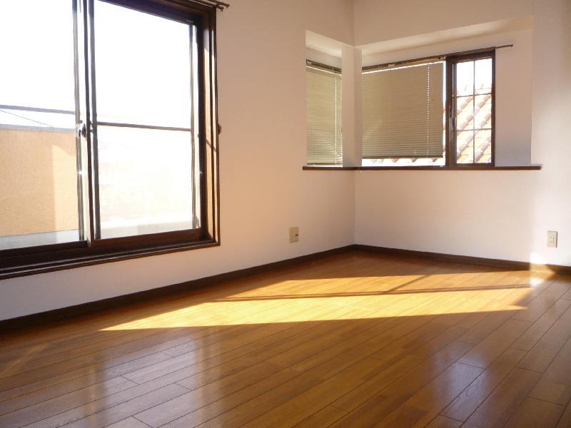 Living and room. 2 Kaiyoshitsu