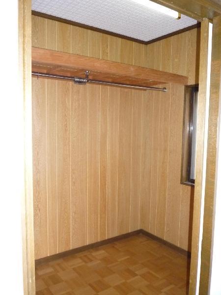 Receipt. Walk-in closet