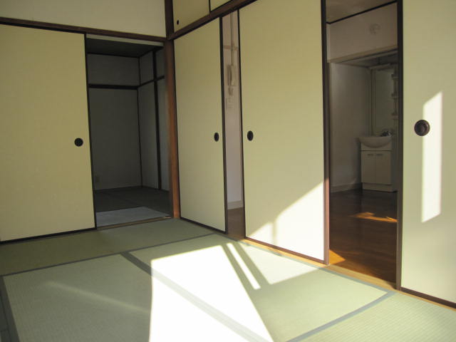 Living and room. Each room, Day is good (* ^ _ ^ *)