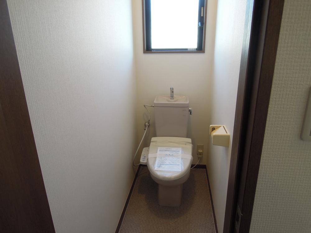 Toilet. Indoor (12 May 2013) Shooting