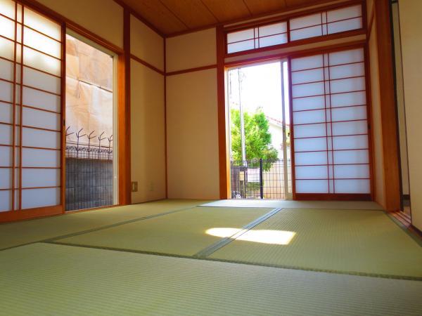 Non-living room. Also good day of Japanese-style room.