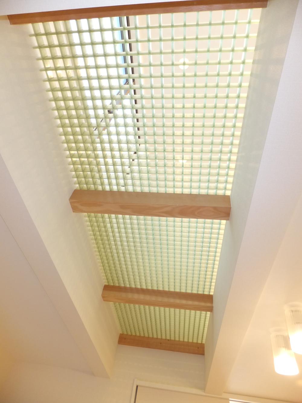 Living. This is the walk of rumors atrium (walking void) Certainly please see..